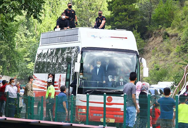 Son dakika: Başkan Erdoğan sel felaketinin yaşandığı Kastamonu'da! 3 il afet bölgesi ilan edildi! Yıkılan evler yeniden yapılacak - 11