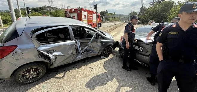 Sakarya Serdivan'da iki otomobil çarpıştı: 4 yaralı