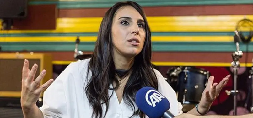 Türkiye'de vereceği konseri demokrasi şehitlerine adadı