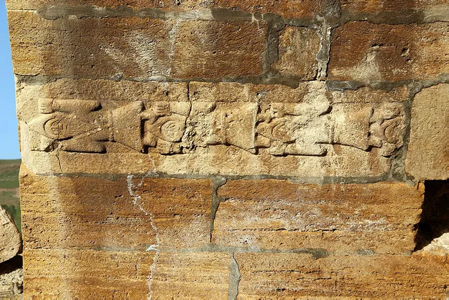 Sivas’taki 2 bin yıllık köprü motifleriyle dikkat çekiyor