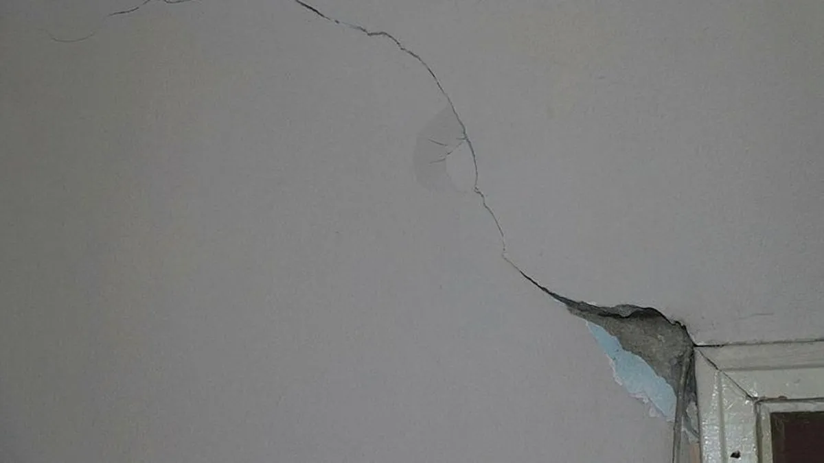 Tokat'taki deprem nedeniyle Kayseri'de bir evde hasar oluştu