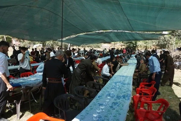 sirnakta-ihtisamli-dugunun-sanslisi-gelin-ve-damat-oldu-1-kilo-altin-ve-500-bin-tl-takildi-1662978406047.jpg Şırnak’ta ihtişamlı düğünün şanslısı gelin ve damat oldu! 1 kilo altın ve 500 bin TL takıldı - 3