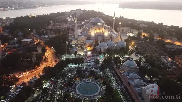 86 yıl sonra ilk bayram namazı! Ayasofya Camii’nde tarihi anlar!