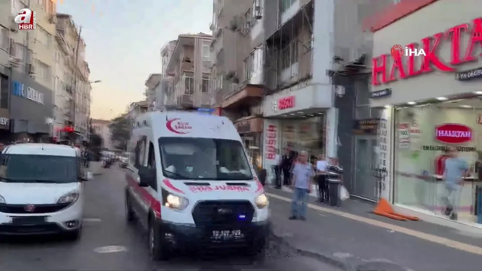 Sokak ortasında husumetlisini bıçakladı