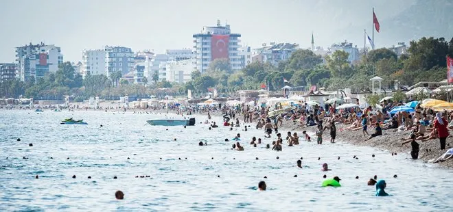 Antalya’ya sonbahar gelmedi! Termometreler 32 dereceyi gösterdi