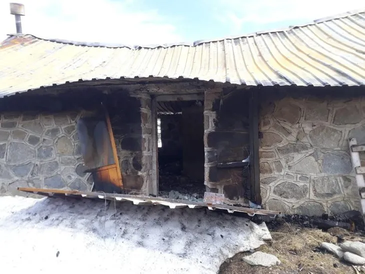 Rize’de içinde kimsenin bulunmadığı 15 yayla evi yakıldı!
