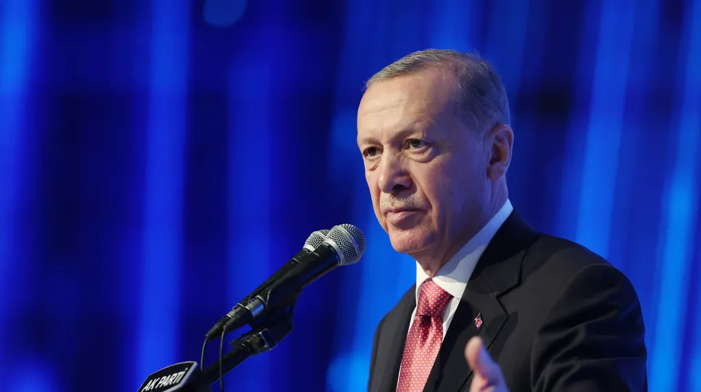 EDİTÖRÜN NOTU: Duyguları şiirlerle anlatan lider
