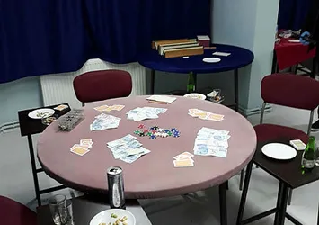 Bolu'da koronavirüs yasağını dinlemediler! Evde kumar oynayan 8 kişiye para cezası