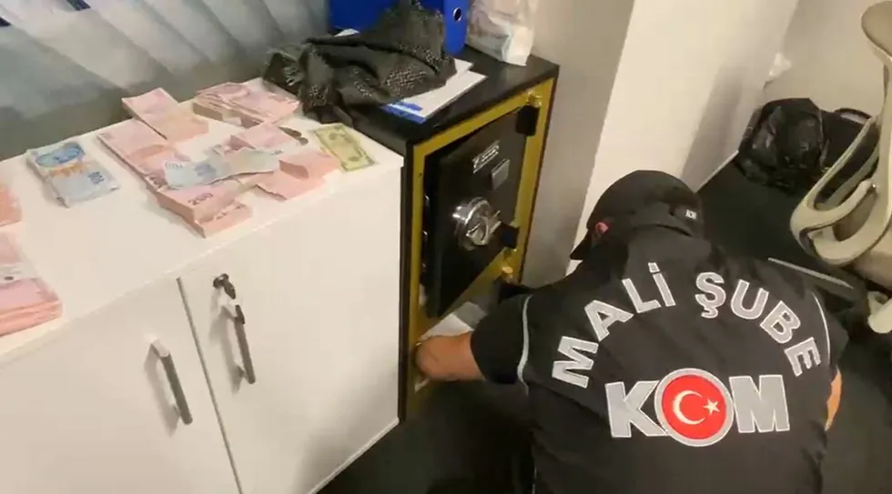Etimesgut Belediyesi’nde milyonluk rüşvet iddiası! Kayıtlar savcılığa teslim edildi: "İki otobüs para getireceksin" - 5