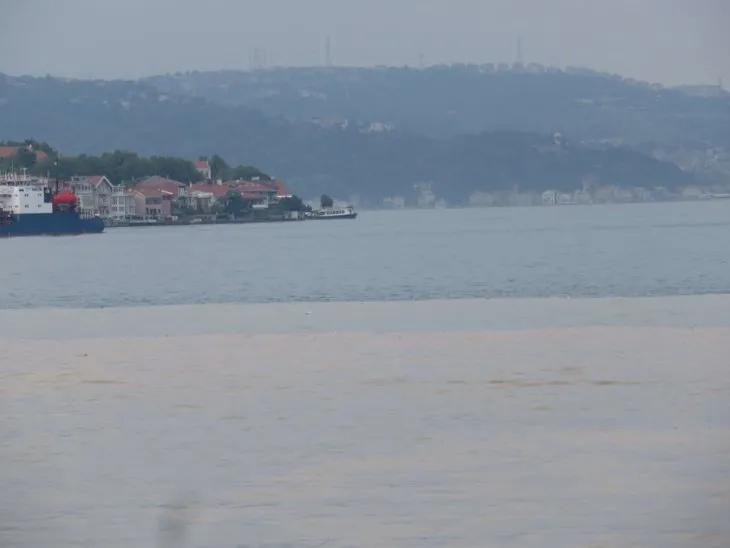 İstanbul Boğazı'na çamurlu su aktı! Havadan böyle görüntülendi