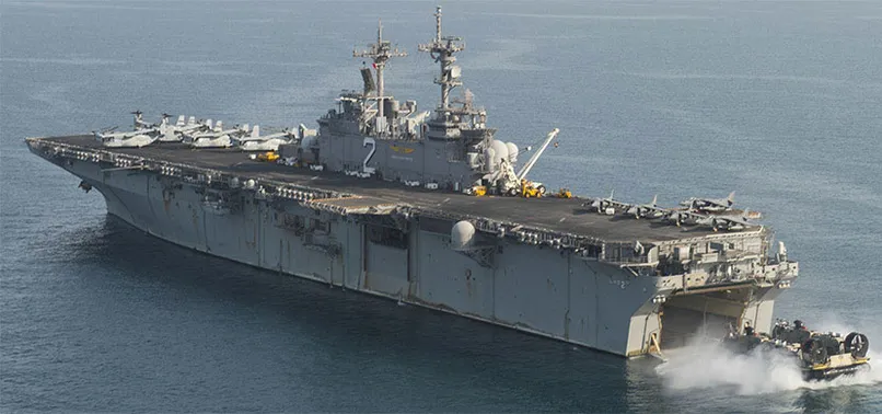 ABD uçak gemisi Essex LHD-2 Doha Limanı'nda
