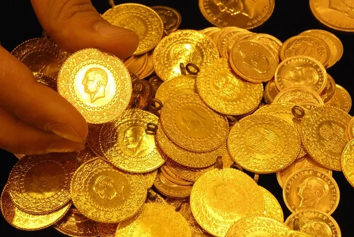 700 lirayı geçen gram altın ne kadar oldu? Çeyrek altın 1000 liranın altına geriledi mi? Kapalıçarşı'da son durumu ne? CANLI - 1