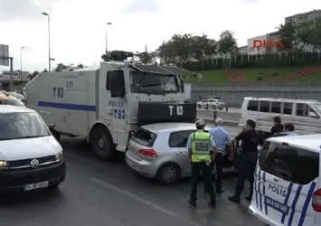 İstanbul'da kaza, TOMA otomobile çarptı!
