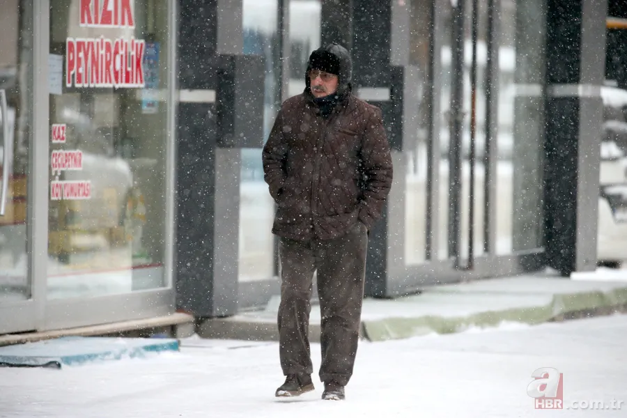 Bir sistem gitti, yenisi saatler içinde geliyor: Fırtına ve sağanak uyarısı! İstanbul, Ankara... 19