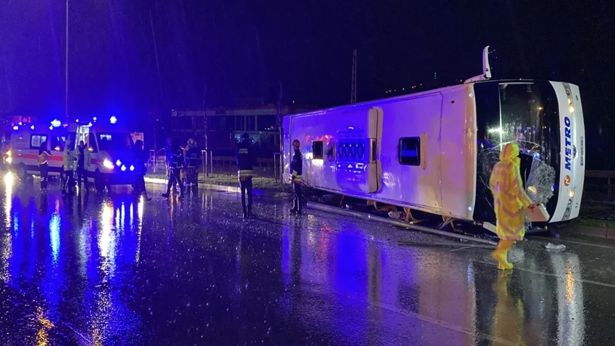 Samsun'da feci kaza! Yolcu otobüsü devrildi: 6 kişi yaralandı