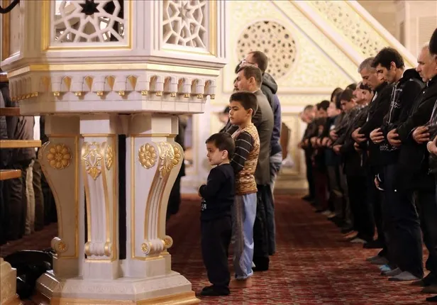 mevlid-kandili-namazi-nasil-kilinir-diyanet-tesbih-namazi-kilinisi-nasil-tesbih-namazi-kac-rekat-nasil-kilinir-1665135125332.jpg Mevlid Kandili namazı nasıl kılınır? Diyanet: Tesbih namazı kılınışı nasıl? Tesbih namazı kaç rekat, nasıl kılınır? - 4