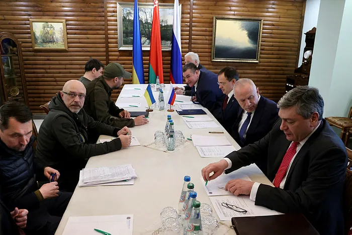 son-dakika-disisleri-bakani-mevlut-cavusoglu-ukrayna-disisleri-bakani-dmytro-kuleba-ile-gorustu-1646335113844.jpg Son dakika: Dışişleri Bakanı Mevlüt Çavuşoğlu'ndan önemli mesajlar | Türk vatandaşlarının tahliyesinde son durum ne? - 3