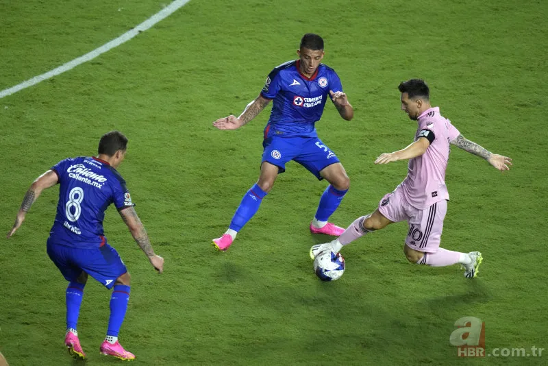 Lionel Messi'den inanılmaz başlangıç! Inter Miami ile ilk maçında son dakikada frikik golü 12