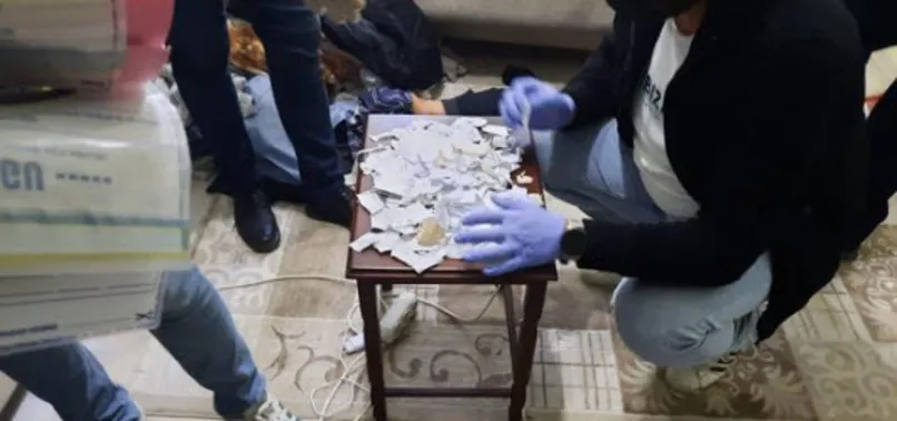 FETÖ'nün Gaybubet evlerine operasyon! Polis delilleri böyle kurtardı