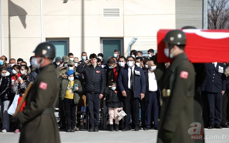 Türkiye Bitlis'te şehit düşen kahramanlarına veda ediyor! Bu acının tarifi yok 5