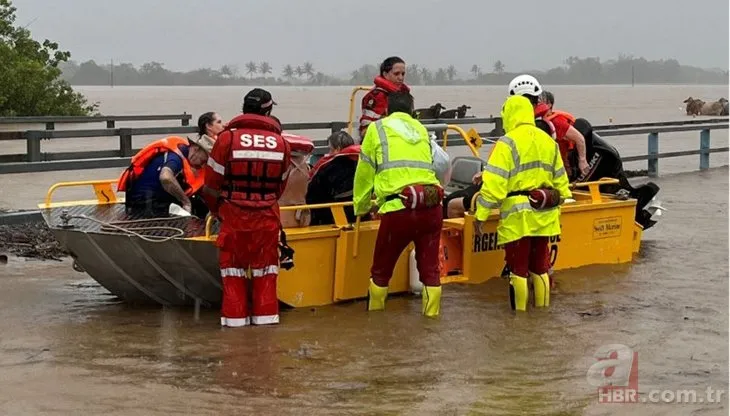 Uçaklar sele kapıldı timsahlar mahalle aralarında yüzdü! Avustralya’da felaket: 300’den fazla kişi kurtarıldı