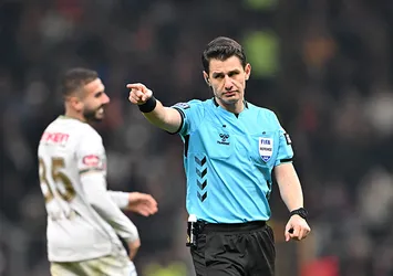 Osimhen'in golü ofsayt mıydı? Halil Umut Meler'e spor yazarlarından eleştiri: Hakemliği unutmuş