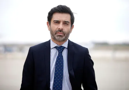 Cansel Elçin striptizci oluyor!