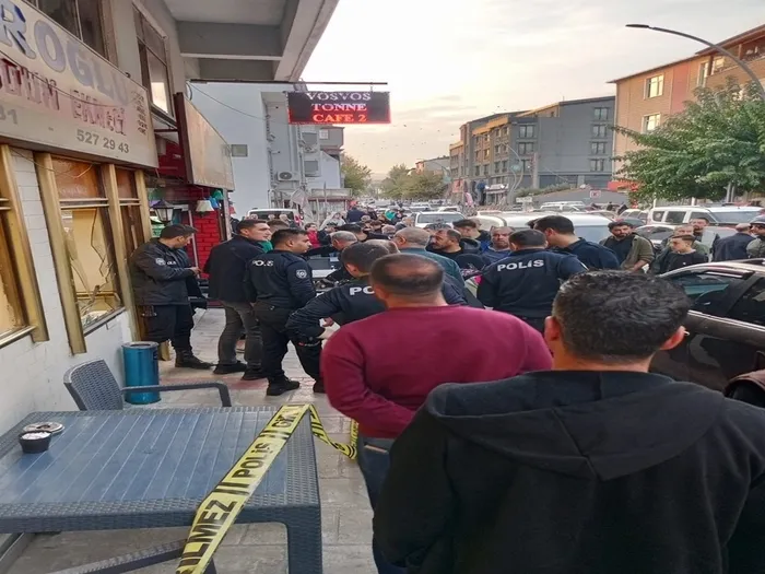 trafikte-yol-verme-kavgasi-kanli-bitti-1-yarali-1760386664598.jpeg Fotoğraf (DHA)