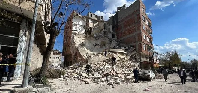 Kilis’te 4 katlı bir bina çöktü! AFAD ekipleri bölgede | O anlar kamerada