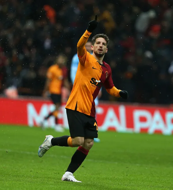 galatasaray-driens-mertens-ile-sozlesmeyi-uzatti-tffye-bildirildi-1685125138690.jpg Galatasaray, Driens Mertens ile sözleşmeyi uzattı: TFF'ye bildirildi! - 1
