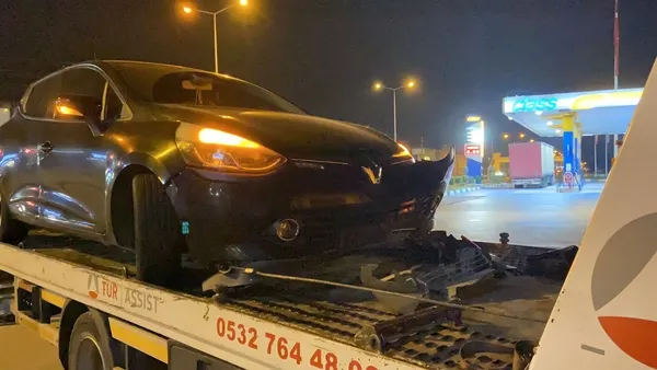 inegolde-2-arac-carpisti-2-yarali-1630018245892.jpg İnegöl'de 2 araç çarpıştı: 2 yaralı - 2