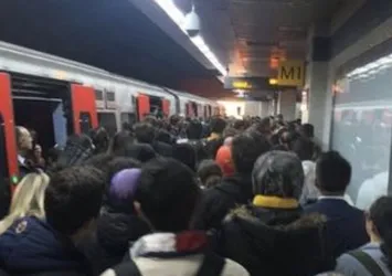 Ankara Metrosu'nda saatlerce çözülemeyen arıza! Yolda kalan Ankaralılardan CHP'li Mansur Yavaş'a istifa çağrısı