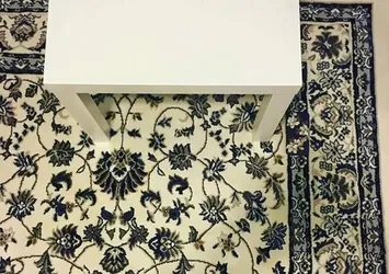 Resimdeki iPhone'u hiç kimse göremiyor!