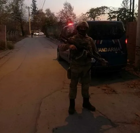 Bursa'da kaçak silah tacirlerine şafak operasyonu! Onlarca silah ve mühimmat.... - 2