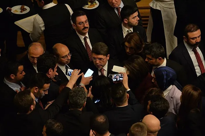 bakan-tunctan-net-dem-parti-aciklamasi-terorle-arasina-mesafe-koyamazsa-kapatma-davasi-kacinilmaz-olur-1713898510023.jpeg Bakan Tunç'tan DEM Parti'ye kapatma davası açıklaması: Terörle arasına mesafe koyamazsa kaçınılmaz olur - 2