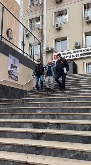 arkadasini-kufurlesme-yuzunden-oldurdu-cinayeti-sohbet-arasinda-agzindan-kacirdi-1639125160540.jpg Arkadaşını ‘küfürleşme’ yüzünden öldürdü! Cinayeti sohbet arasında ağzından kaçırdı - 4