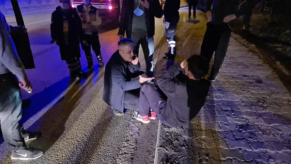 1615672693166.jpg Kaza yaptı annesine sarılıp ağladı: Aydınlatma direğine çarpan genç yaralandı - 3