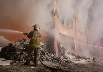 İzmir'de kağıt ve ambalaj fabrikasında yangın