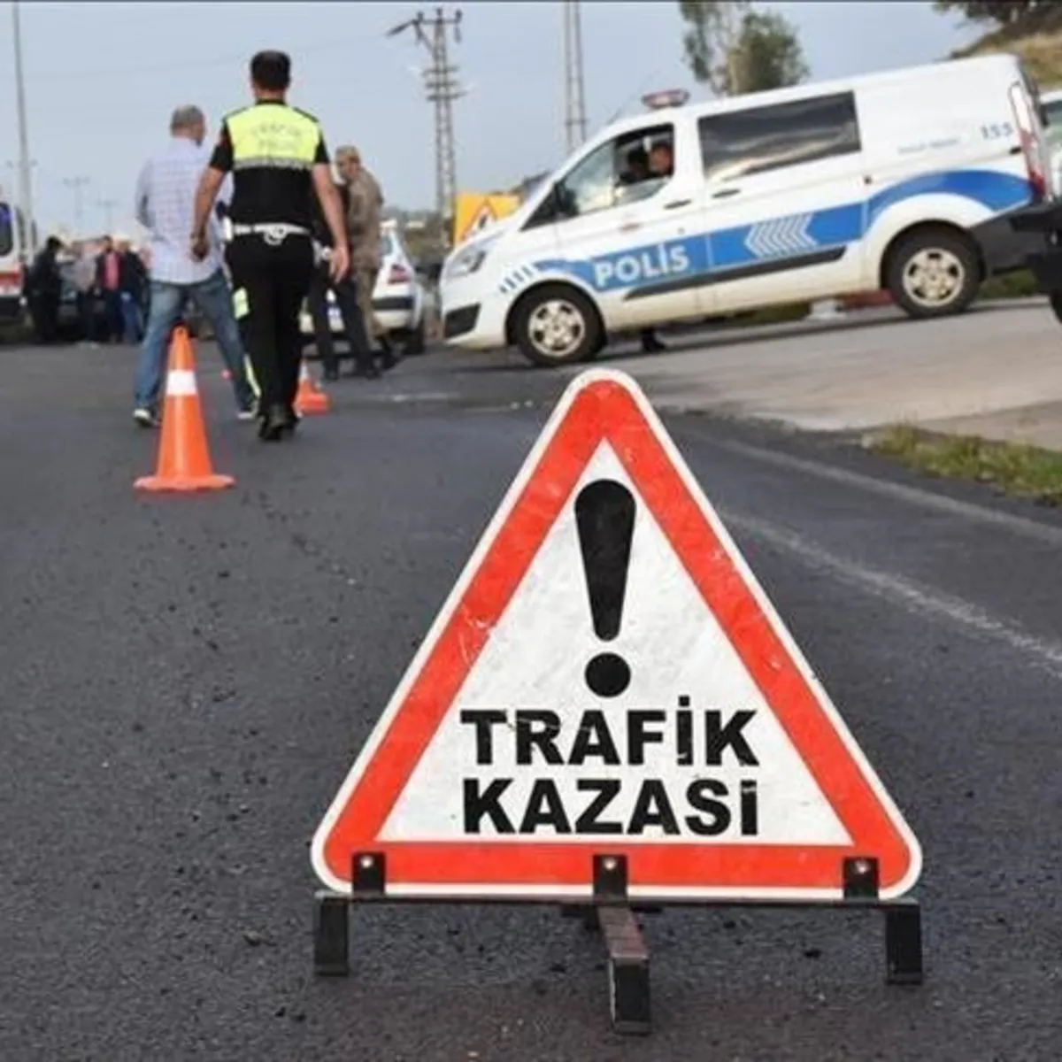 Eskişehir’de minibüs ile otomobil çarpıştı: Hamile sürücü yaralandı