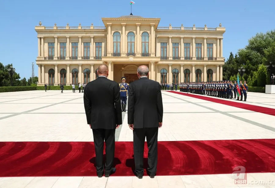 Başkan Erdoğan Azerbaycan'da Aliyev tarafından resmi törenle karşılandı 13