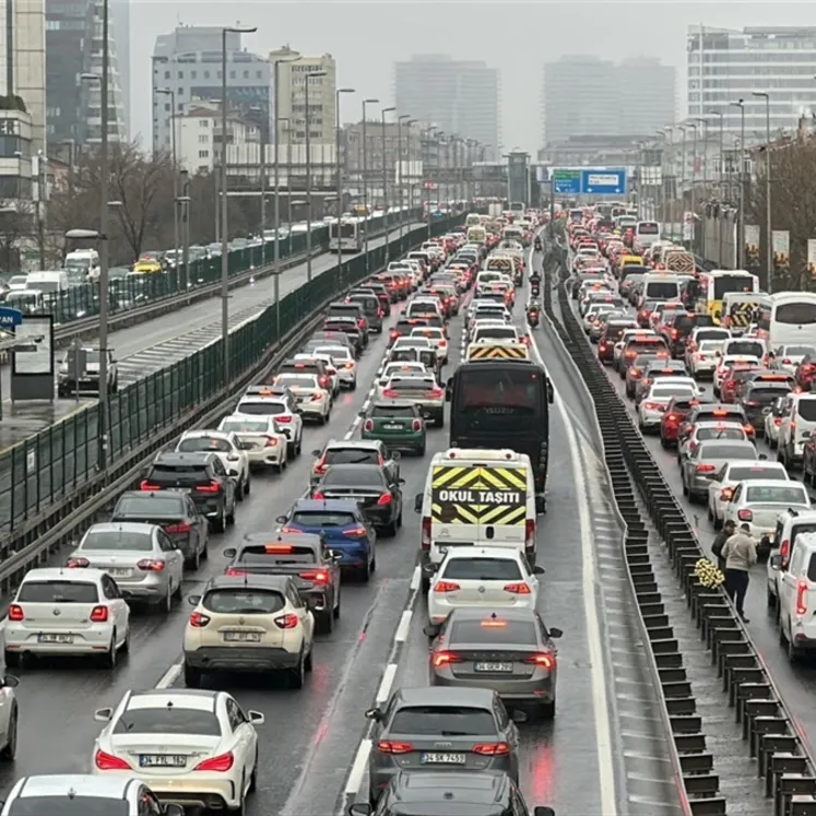 İstanbul trafiği yüzde 90’ı gördü: Megakentte ulaşım durma noktasında!