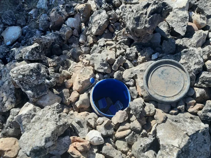 Mardin’de MİT ve jandarmadan ortak operasyon: Teröristlere ait sığınaklarda plastik patlayıcı ve EYP düzeneği ele geçirildi - 1