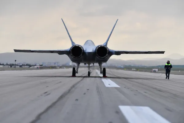 Gök Vatan’ın korkusuz savaşcısı KAAN için nefesler tutuldu! İlk uçuş için günler sayılıyor