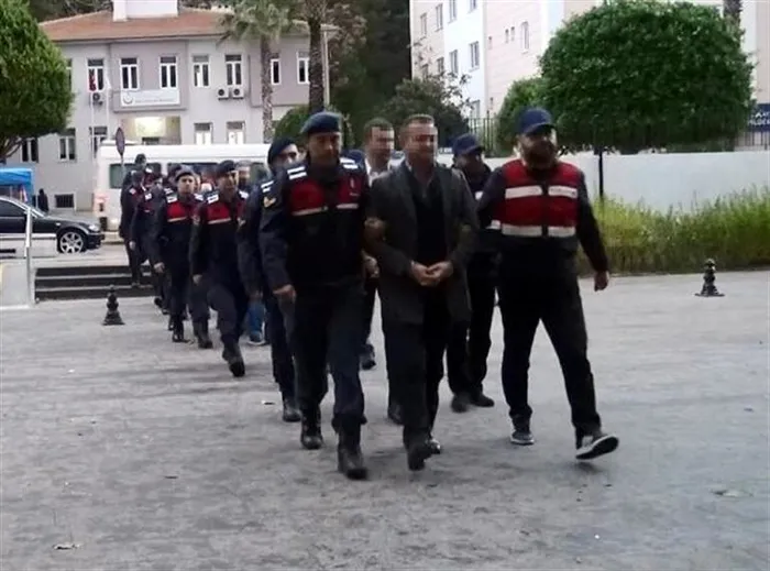 Son dakika: Davasına baktığı iş insanıyla yemek yiyen Ağır Ceza Mahkemesi Başkanı açığa alındı - 1