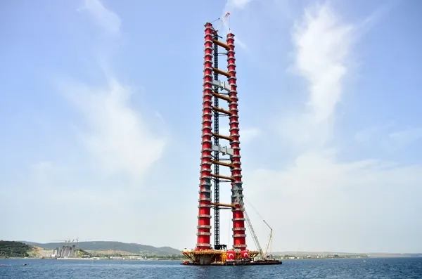 1915 Çanakkale Köprüsü'nün 318 metrelik çelik kuleleri tamamlandı