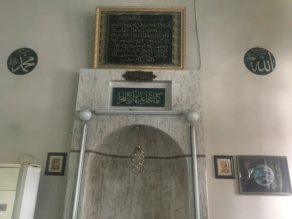 İstanbul’da Kur’an-ı Kerim ayeti ayaklar altına alındı