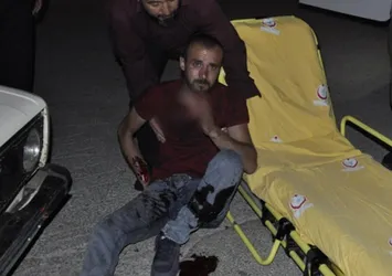 Boynuna saplanan bıçakla hastaneye kaldırıldı