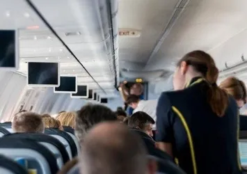 Hostese taciz savcılıkta bitti! Etek altı görüntülerini çekerken yakalandı