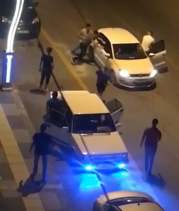 ankarada-bicak-ve-silah-kullanilan-kavga-kan-dondurdu-1660714936329.jpg Ankara’da bıçak ve silah kullanılan kavga kan dondurdu - 1