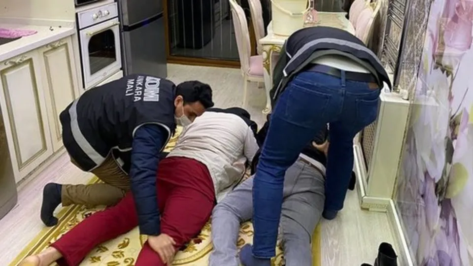 Yüz milyonlarca liralık forex vurgunu! Polise yakalanmamak için bakın ne yaptı